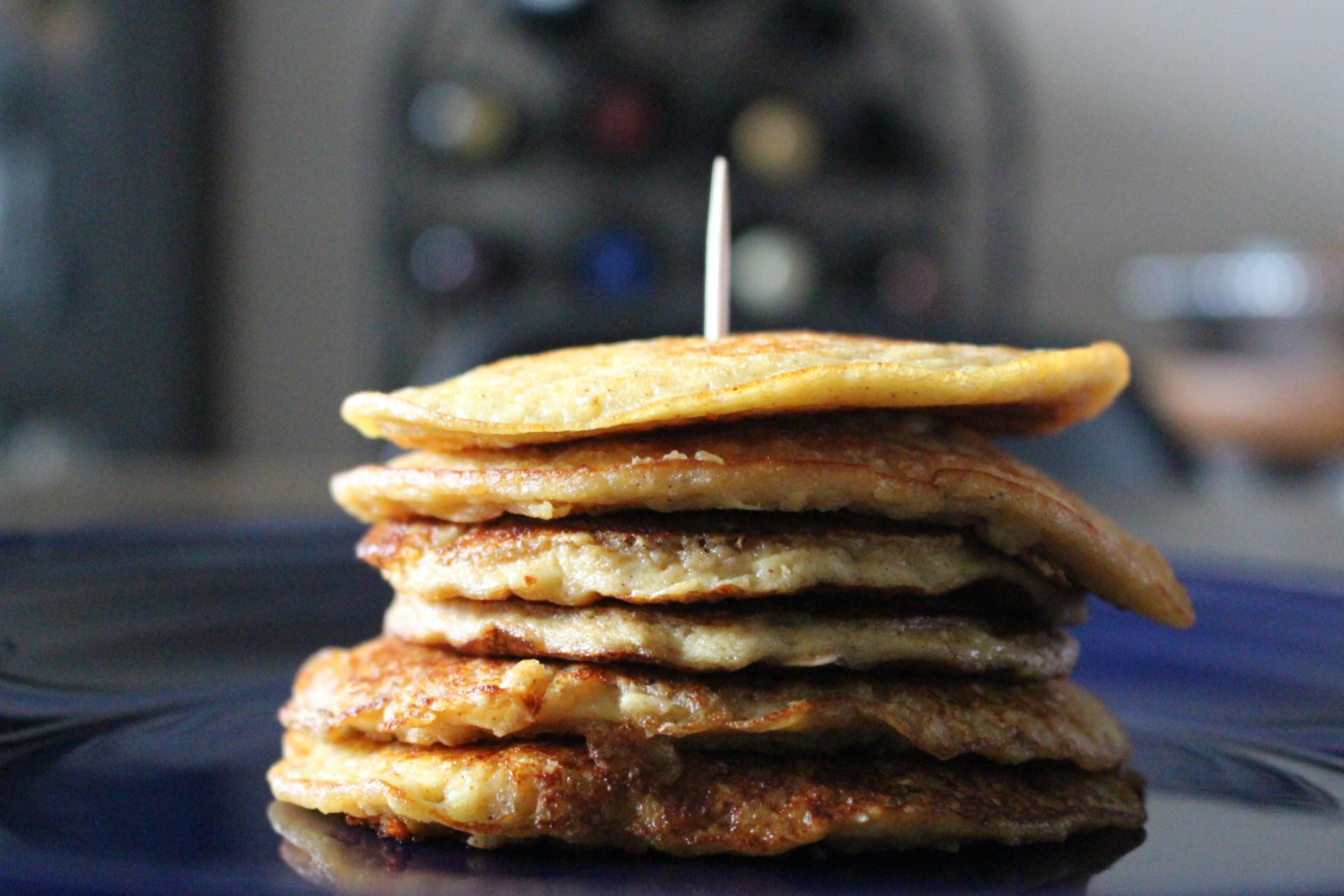 BREAKFAST: Pumpkin Spice Oatmeal Pancakes with Muuna