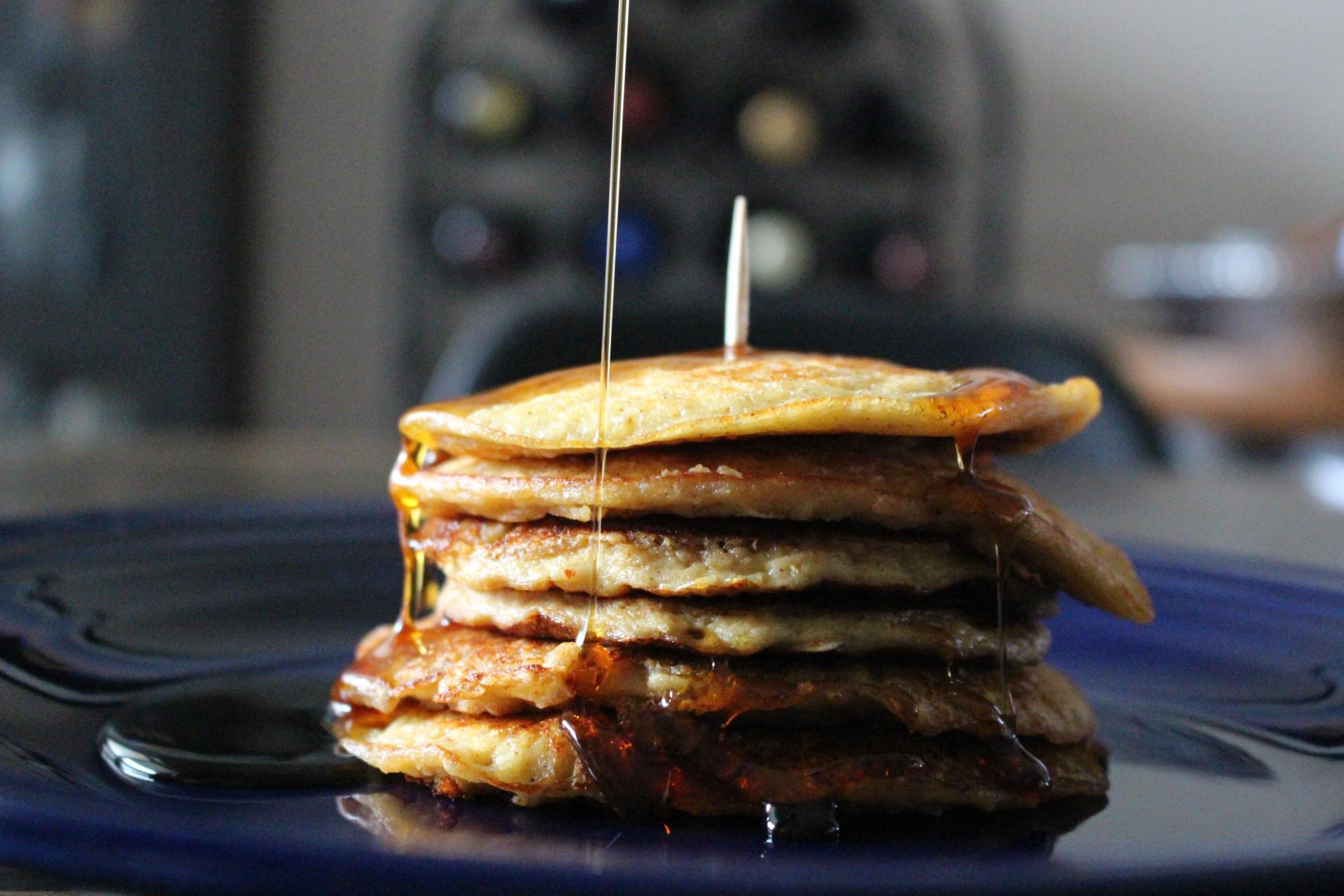 BREAKFAST: Pumpkin Spice Oatmeal Pancakes with Muuna